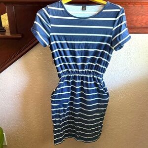 SHEIN Womens XS Navy Blue Striped Short Sleeve Knee Length Dress with Pockets
